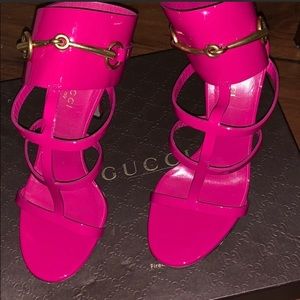 Gucci Úrsula ankle wrap cage heel, Fuchsia color